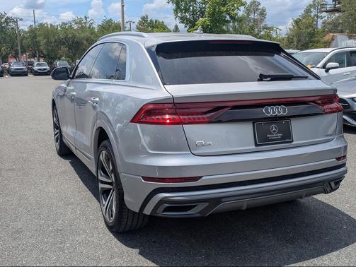 Florett Silver Metallic 2022 Audi Q8 55 Premium Plus