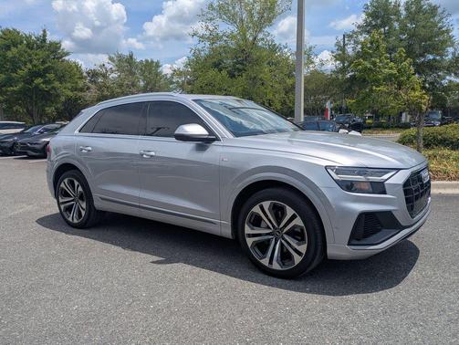 Florett Silver Metallic 2022 Audi Q8 55 Premium Plus