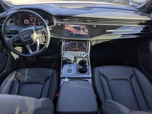 2022 Audi Q7 45 Premium Plus