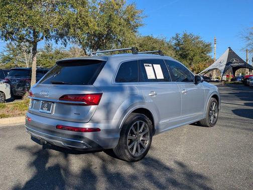 2022 Audi Q7 45 Premium Plus