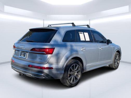2022 Audi Q7 45 Premium Plus