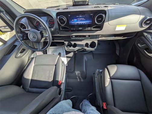 2025 Mercedes-Benz Sprinter 2500 Standard Roof