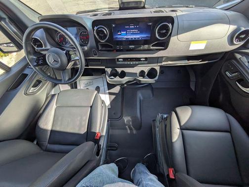 2025 Mercedes-Benz Sprinter 2500 Standard Roof