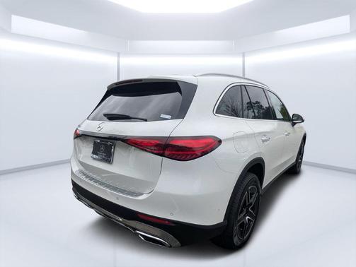 Polar White 2027 Mercedes-Benz GLC 300 Base