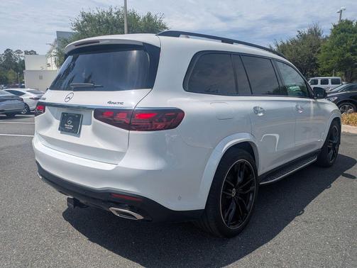MANUFAKTUR Moonlight White Metallic 2026 Mercedes-Benz GLS 580 4MATIC