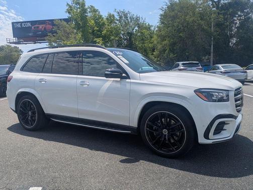 MANUFAKTUR Moonlight White Metallic 2026 Mercedes-Benz GLS 580 4MATIC
