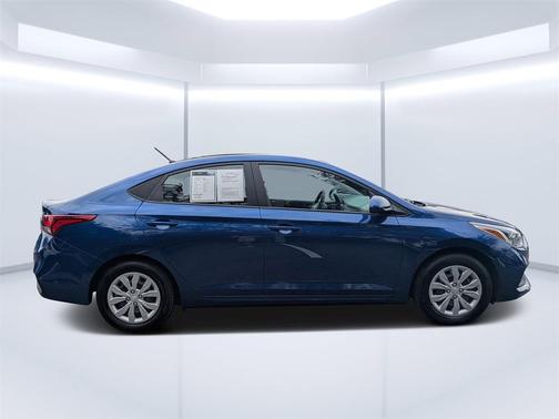 2022 Hyundai Accent SE