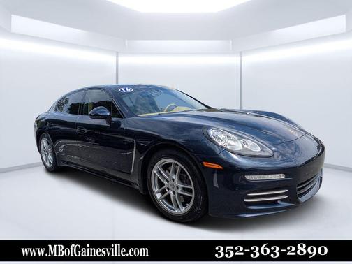 Night Blue Metallic 2016 Porsche Panamera 4