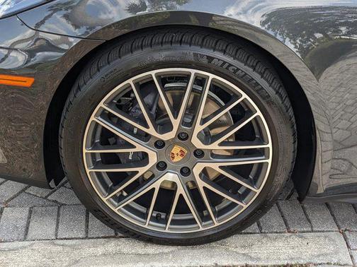 2024 Porsche Panamera Base