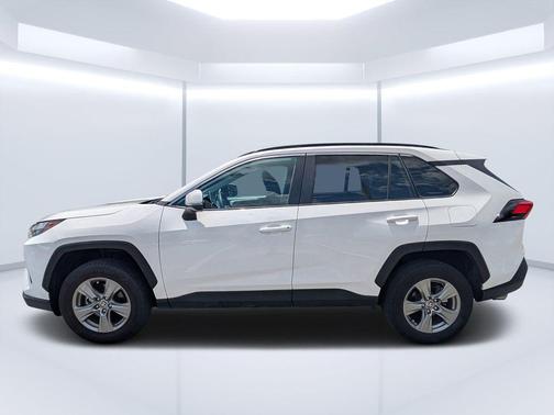 Ice Cap 2024 Toyota RAV4 XLE