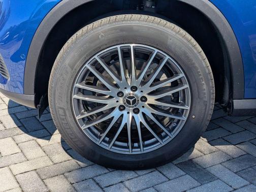 2026 Mercedes-Benz GLC 300 4MATIC