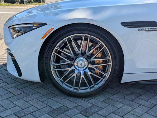 MANUFAKTUR Moonlight White Metallic 2026 Mercedes-Benz AMG SL 63 Base