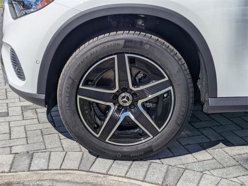 2026 Mercedes-Benz GLC 300 4MATIC