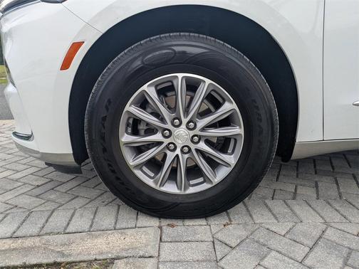 2022 Buick Enclave AWD Essence