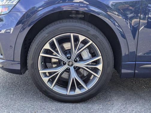 Navarra Blue Metallic 2021 Audi Q8 55 Premium Plus