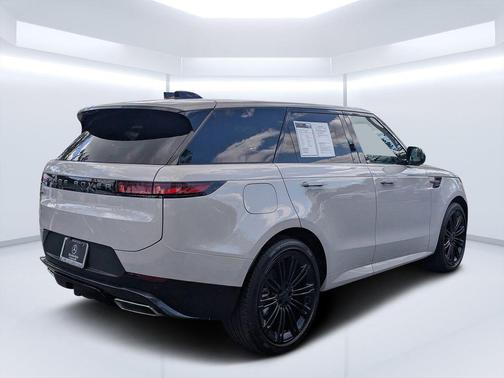 2026 Land Rover Range Rover Sport SE