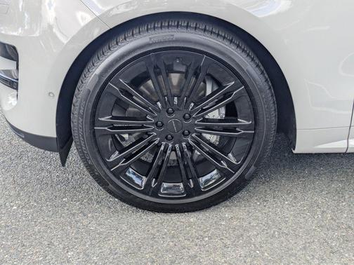 2026 Land Rover Range Rover Sport SE