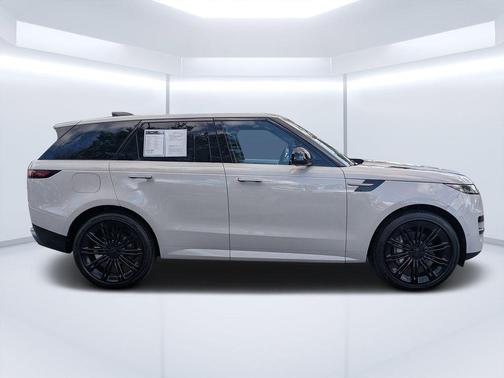 2026 Land Rover Range Rover Sport SE
