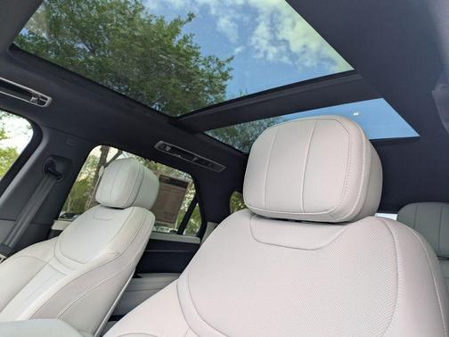 2026 Land Rover Range Rover Sport SE