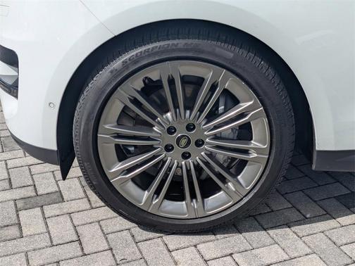 2025 Land Rover Range Rover Sport SE