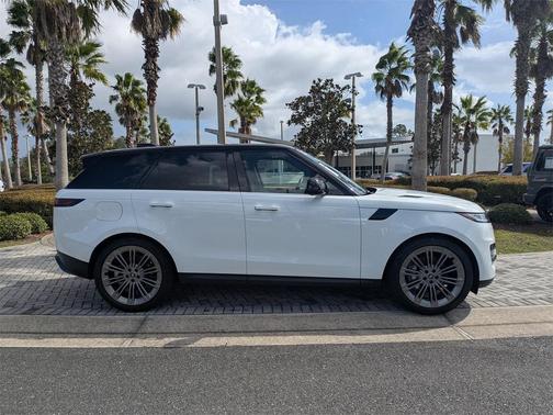 2025 Land Rover Range Rover Sport SE