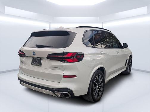 Mineral White Metallic 2024 BMW X5 sDrive40i