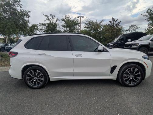 Mineral White Metallic 2024 BMW X5 sDrive40i