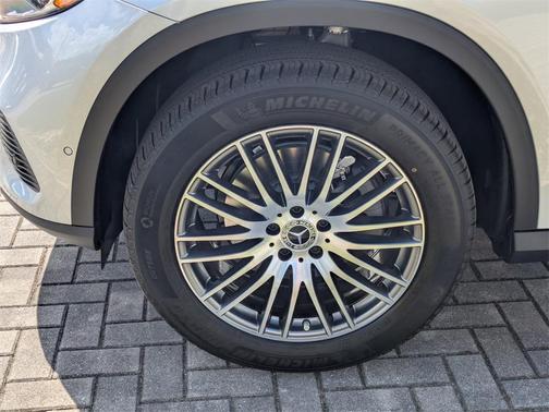 2026 Mercedes-Benz GLC 300 4MATIC