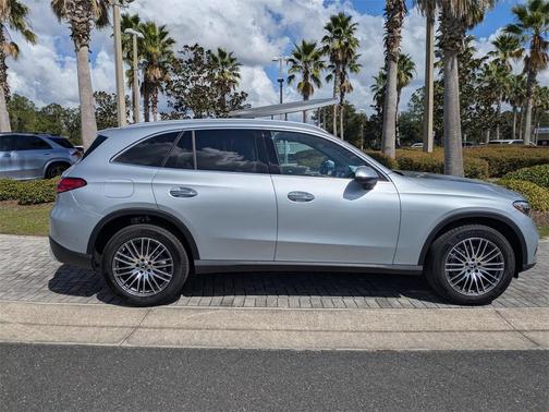 2026 Mercedes-Benz GLC 300 4MATIC