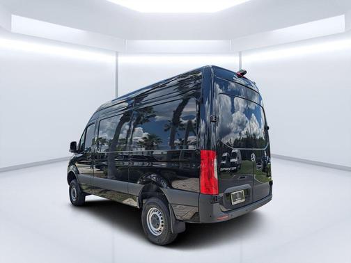 2025 Mercedes-Benz Sprinter 2500 Standard Roof