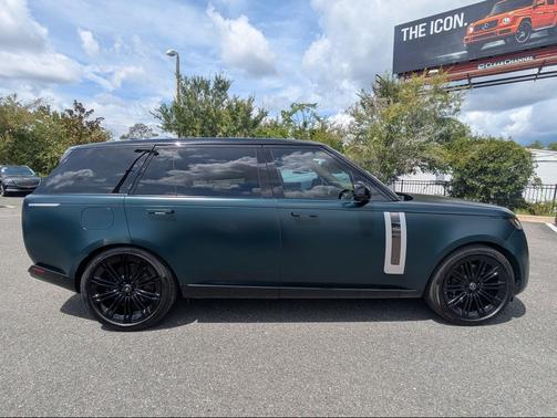 British Racing Green SV Bespoke Ultra Met Satin 2025 Land Rover Range Rover P615 SV