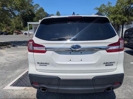 Crystal White Pearl 2022 Subaru Ascent Touring 7-Passenger