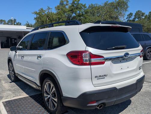 Crystal White Pearl 2022 Subaru Ascent Touring 7-Passenger