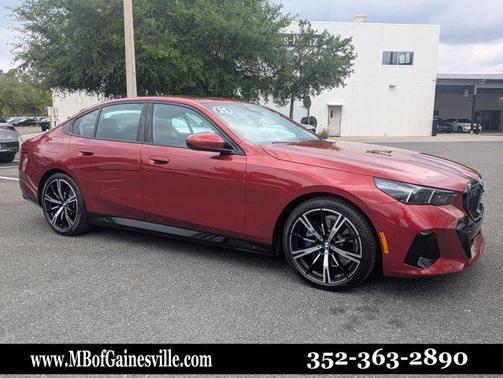 Vegas Red Metallic 2025 BMW 530 530i