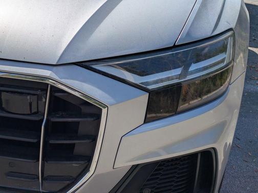 Florett Silver Metallic 2022 Audi Q8 55 Premium Plus