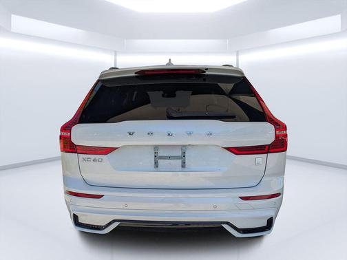Crystal White Metallic 2024 Volvo XC60 Recharge Plug-In Hybrid T8 Polestar