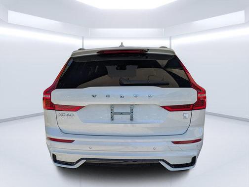 Crystal White Metallic 2024 Volvo XC60 Recharge Plug-In Hybrid T8 Polestar
