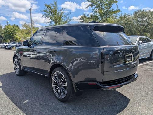 Carpathian Grey Premium Metallic 2025 Land Rover Range Rover P530 SE