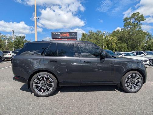 Carpathian Grey Premium Metallic 2025 Land Rover Range Rover P530 SE