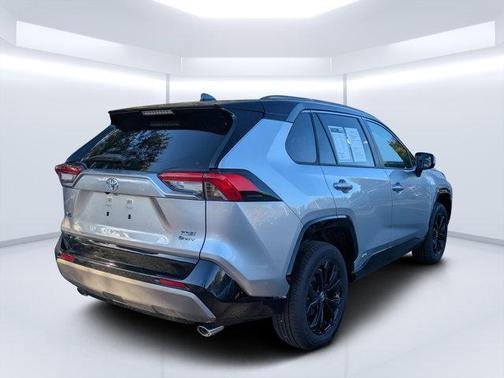 2025 Toyota RAV4 Hybrid SE