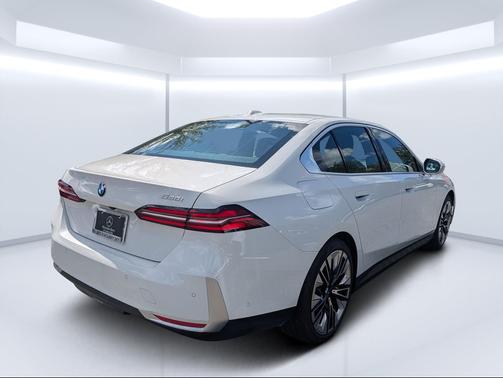 Alpine White 2026 BMW 530 530i