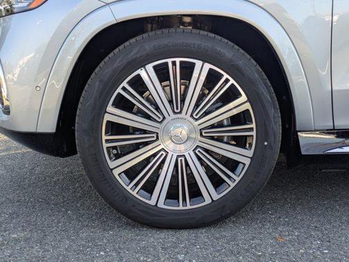 Cirrus Silver Metallic 2026 Mercedes-Benz Maybach GLS 600 4MATIC