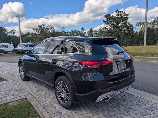 2026 Mercedes-Benz GLC 300 4MATIC