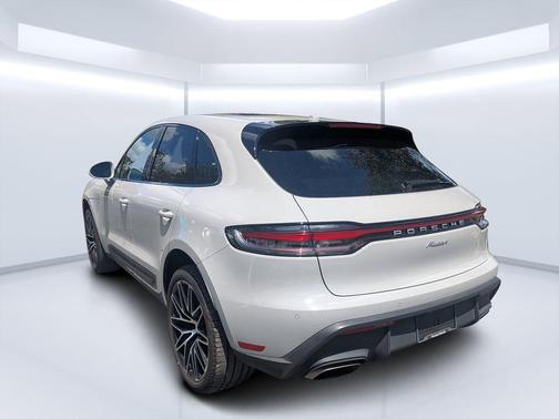 Chalk 2022 Porsche Macan Macan