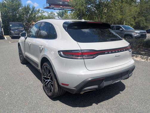 Chalk 2022 Porsche Macan Macan