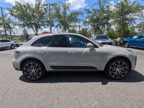Chalk 2022 Porsche Macan Macan