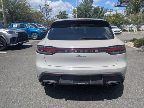 Chalk 2022 Porsche Macan Macan