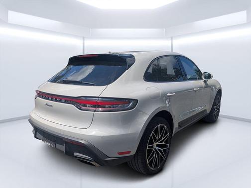 Chalk 2022 Porsche Macan Macan