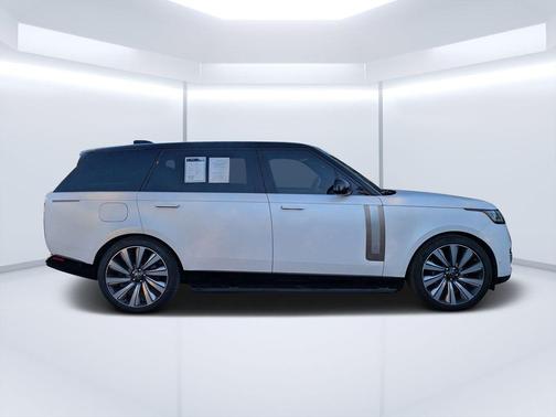 2025 Land Rover Range Rover P615 SV