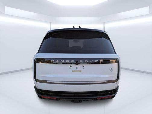 2025 Land Rover Range Rover P615 SV